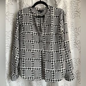 EUC The Limited long sleeve houndstooth blouse - size Medium